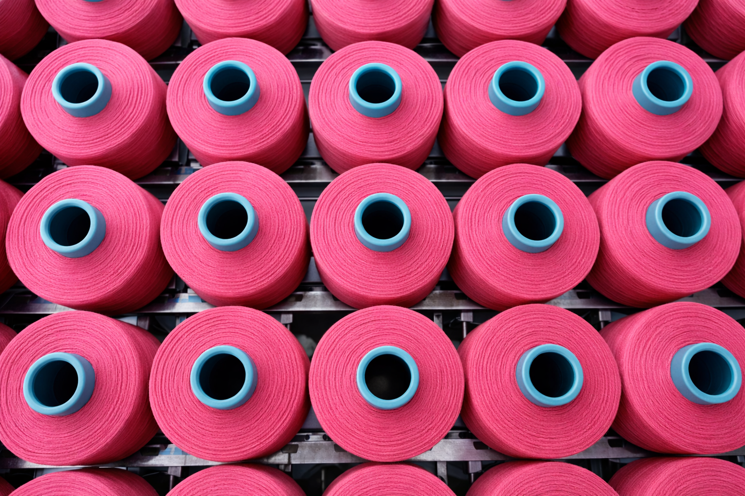 Teñido industrial de hilo en León, centro del clúster textil del Bajío